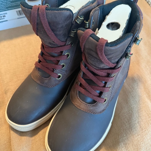 NEW with box Xtratuf Women's Ankle Deck Boot Size 5.5 - Picture 4 of 5